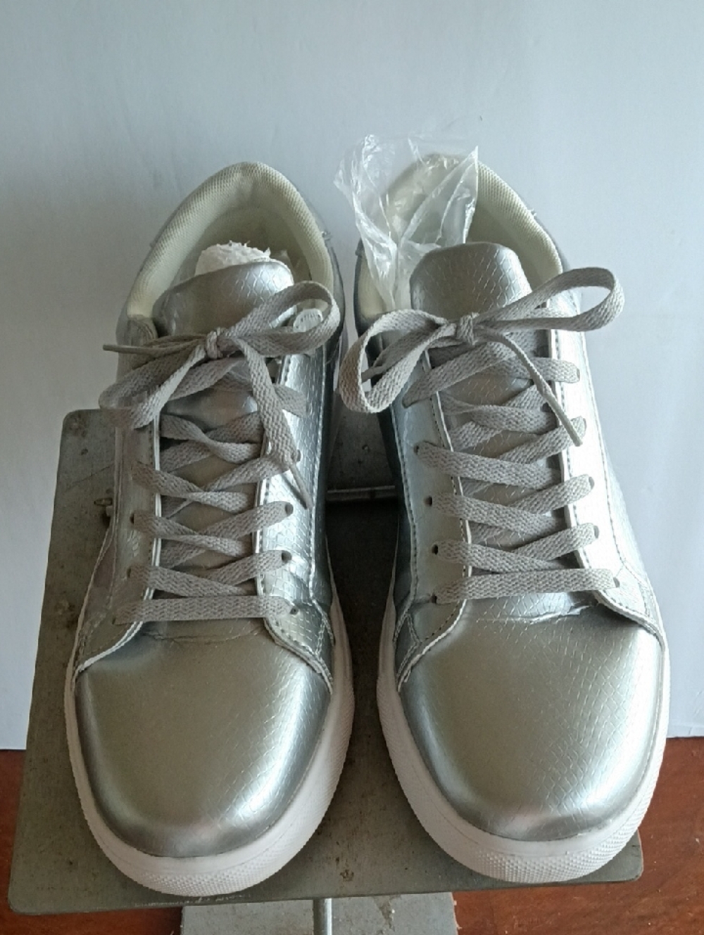 Unisex Silver Metallic Platform Sneakers Sz 9 Men